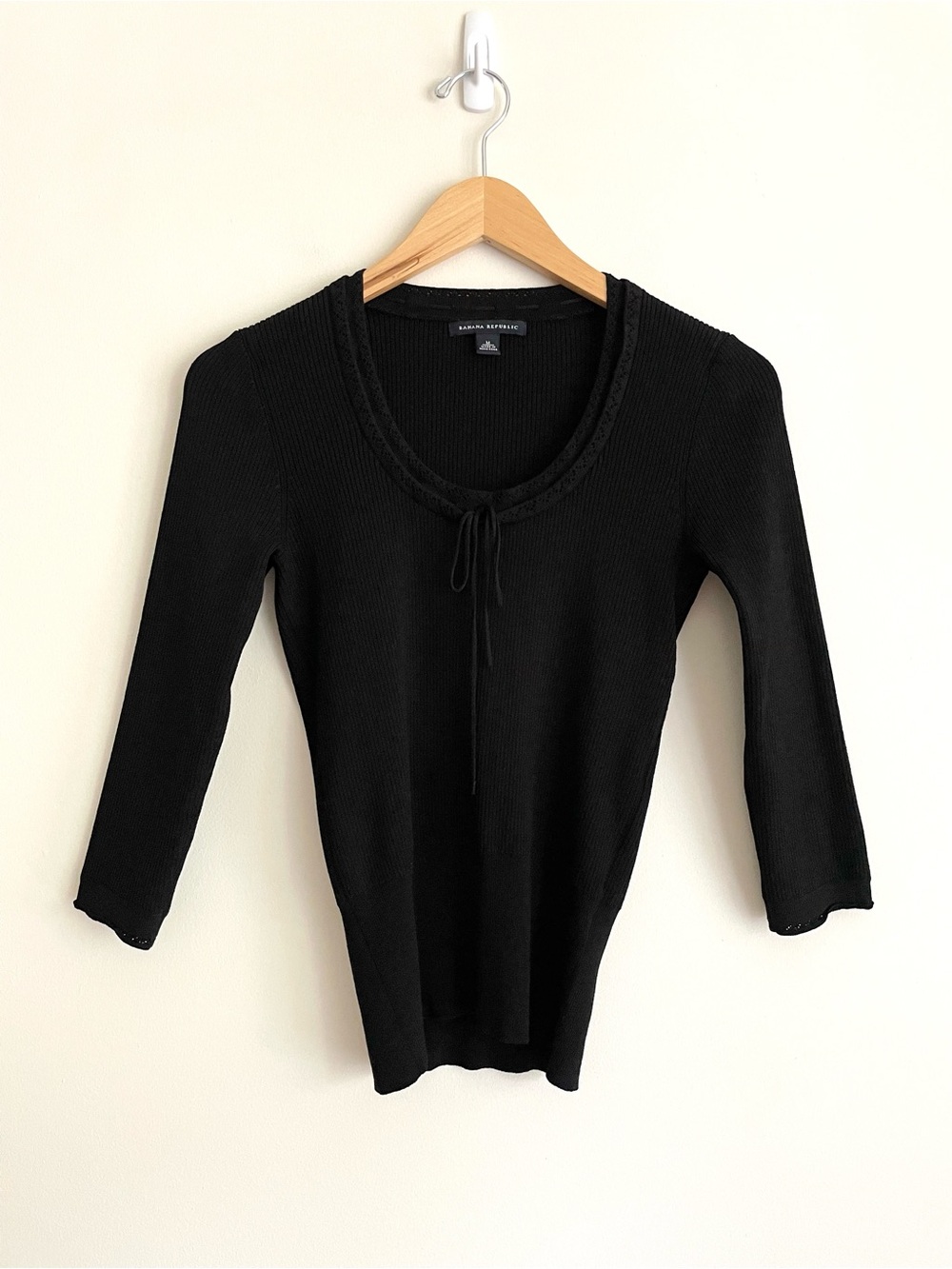 Banana Republic 2004 Vintage Scoop Neck 3/4 Sleeve Ribbed Knit Top Black